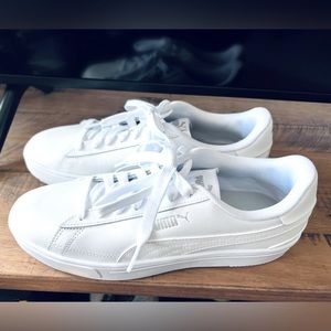 Mens 8 Puma sneakers